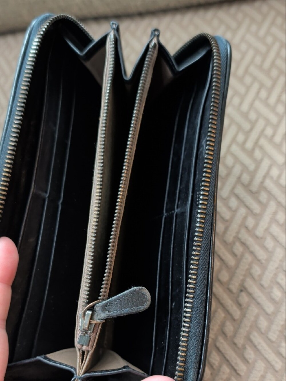 Bottega Veneta Black Intrecciato Leather Zip Wallet W COA - Picture 5 of 11